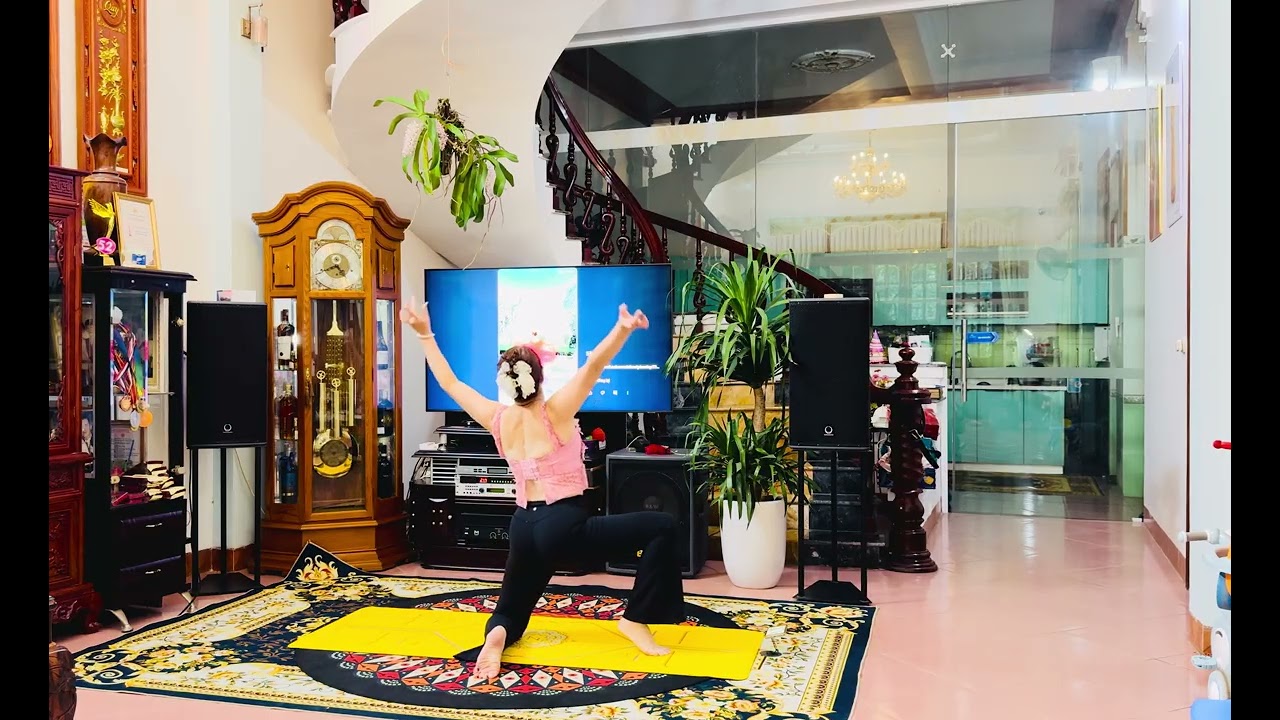 Tập vì đam mê yoga và SK : BH : Hoa cỏ mùa Xuân & Thì thầm mùa Xuân - BĐ: Chi Chi Trần #flowyoga 