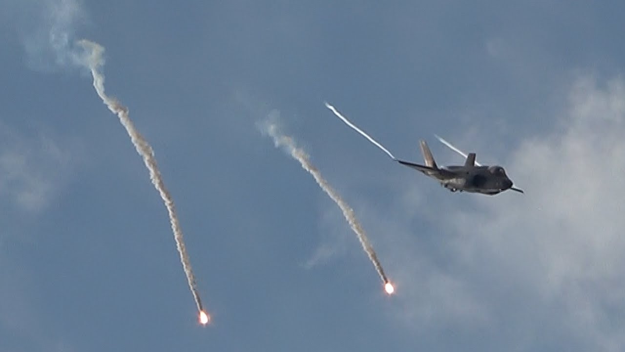 F-35 Demo with FLARES! Thunder Over Louisville 2023