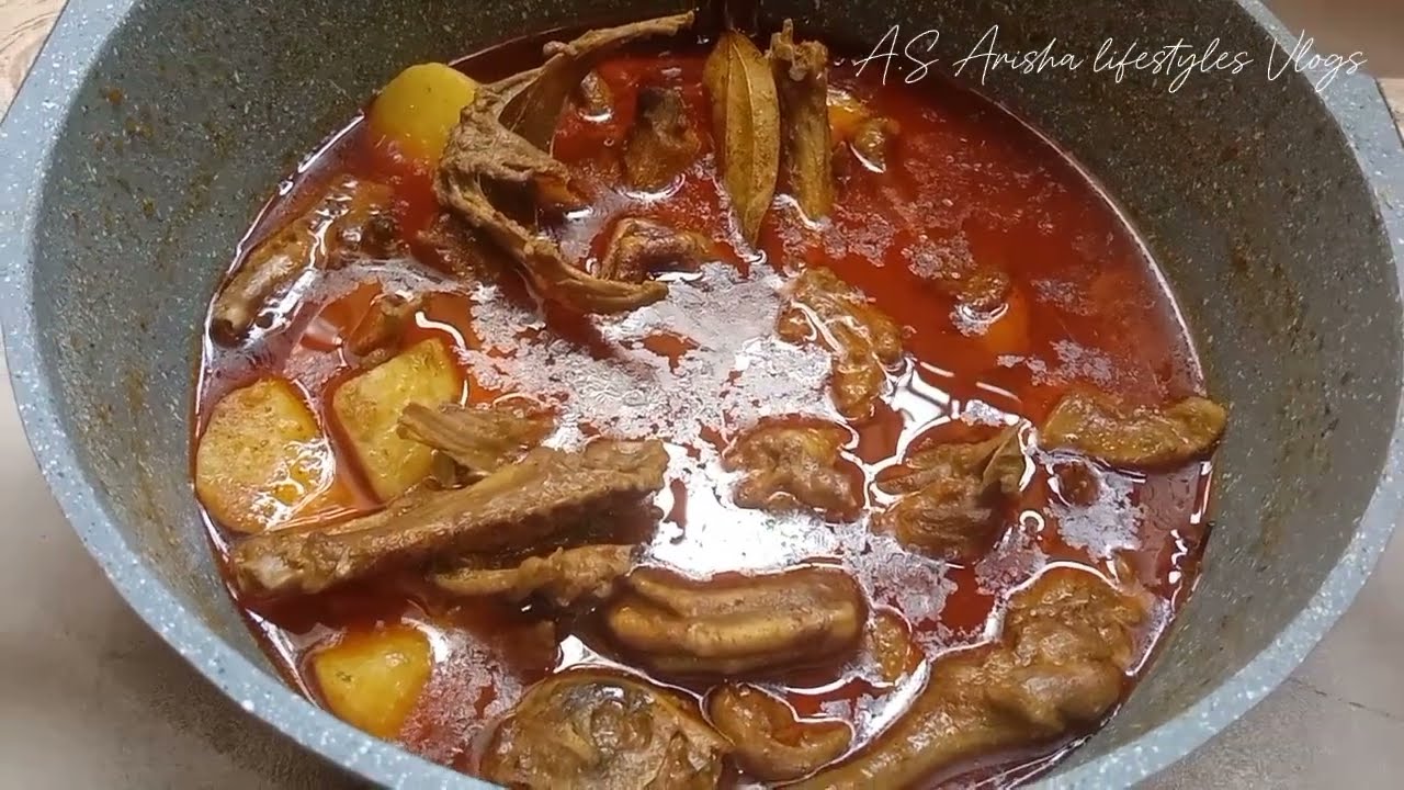 হাঁসের মাংসের রেসিপি নতুন আলু দিয়ে হাঁসের মাংসের লাল ঝোল রান্নার রেসিপি 