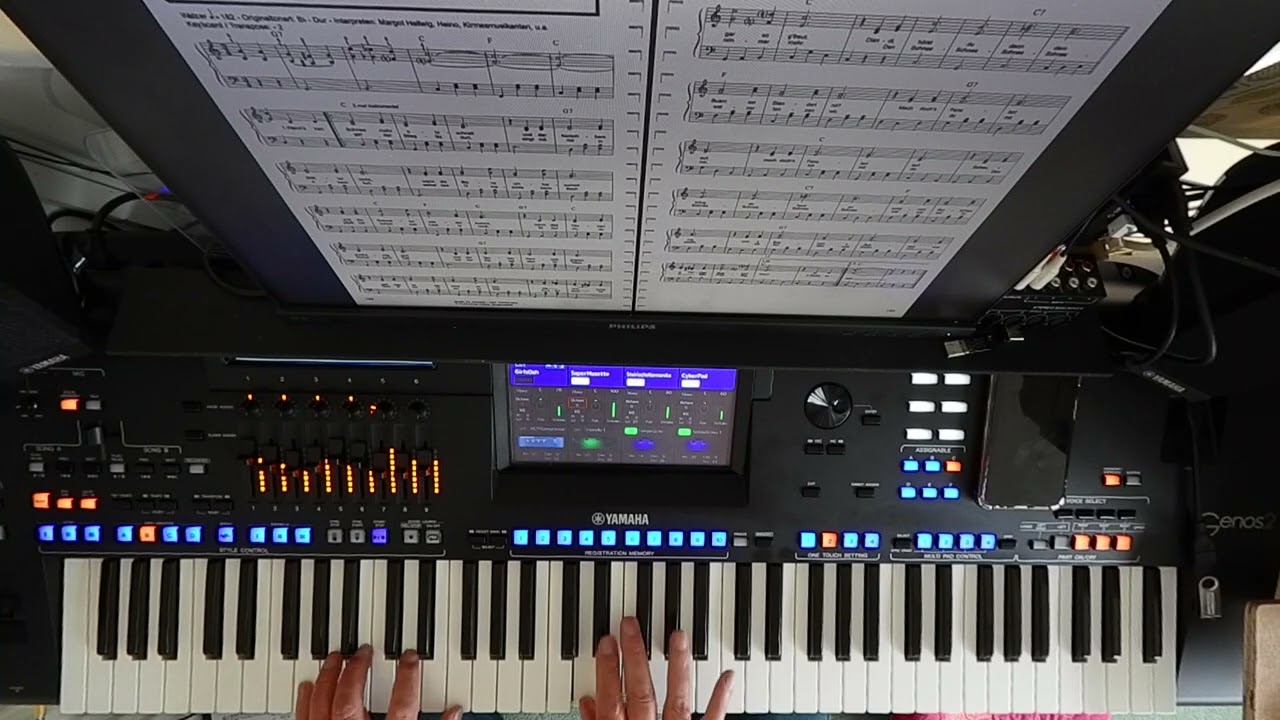 SCHNEEWALZER played on the Yamaha Genos 2