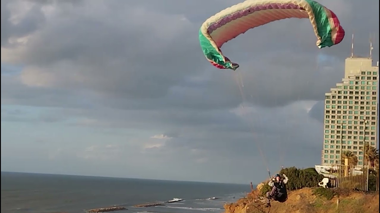 FLYING LIKE A BIRD 0506968511 REHANA STYLEמצנחי נתניה אוהד מטיס משנת 1998. ממריאים ליד כיכר פנצ'ו