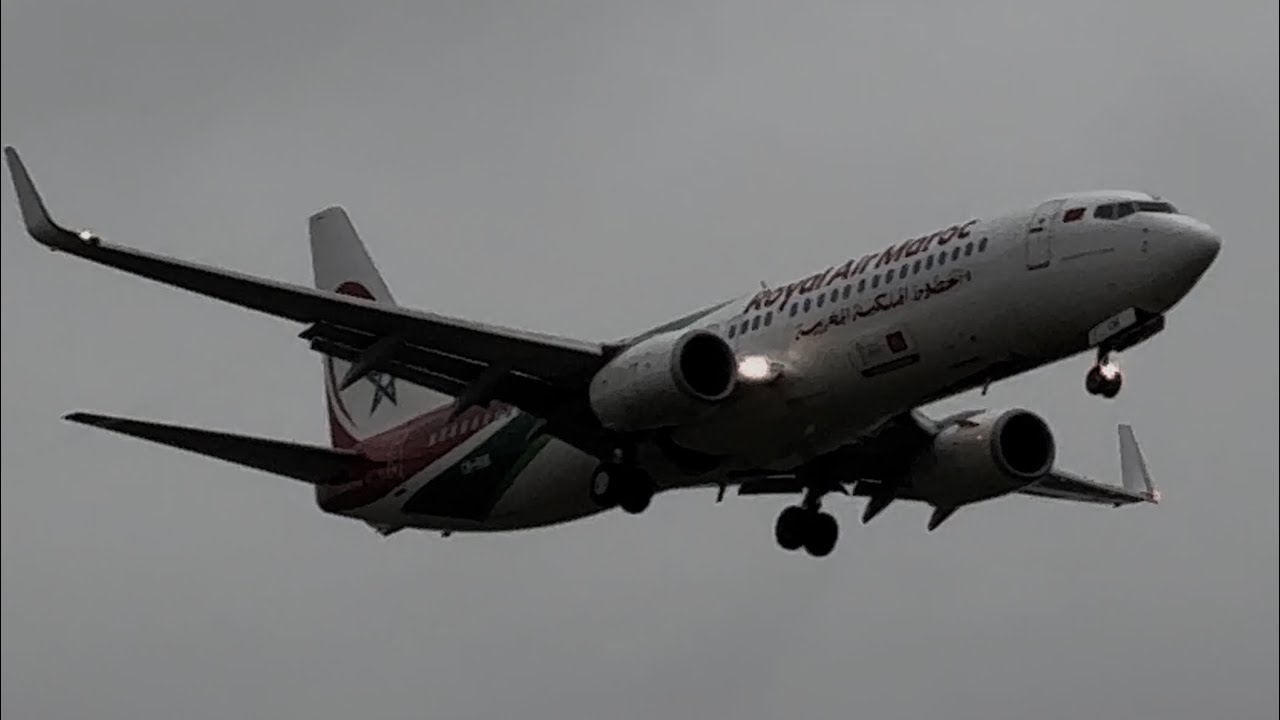 Overcast afternoon plane spotting at London Gatwick LGW RW08R ops 