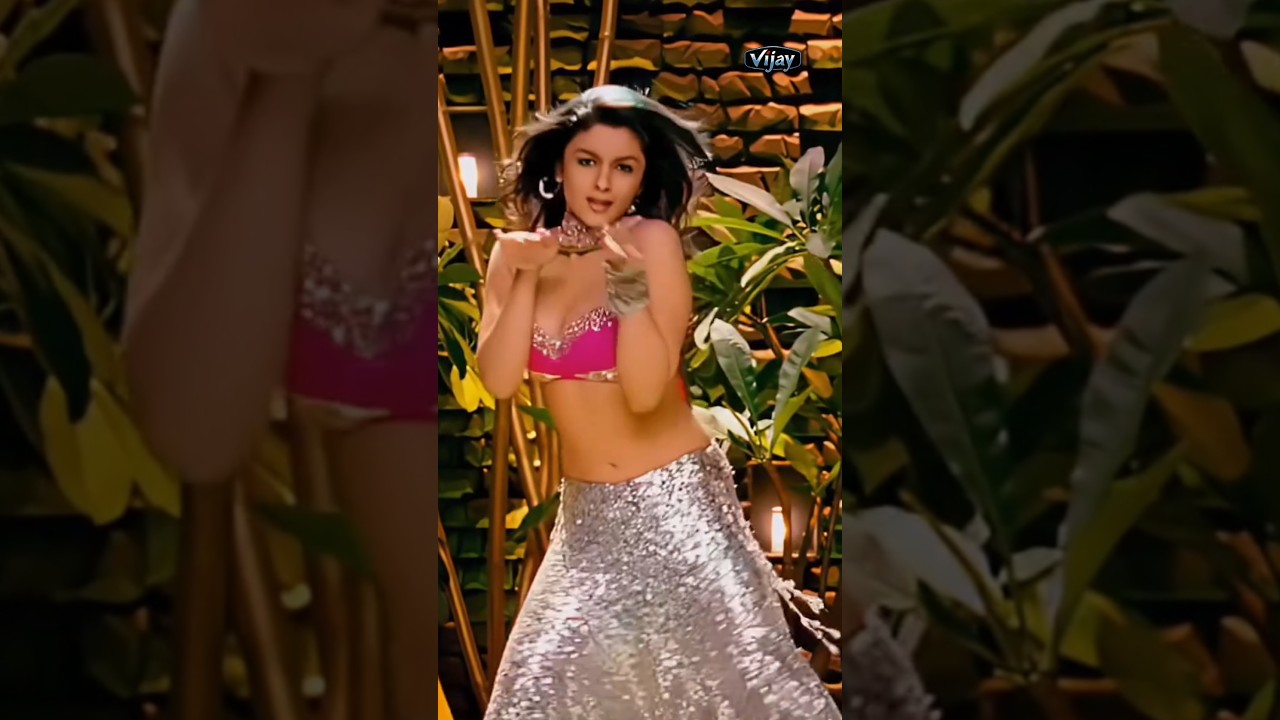 Alia Bhatt.!! beautiful dance amazing dance!!