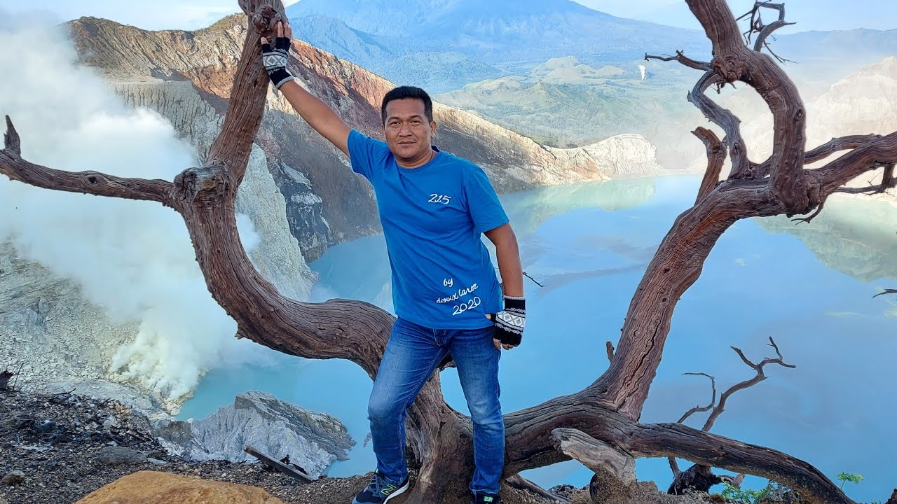 Trip to see the blue fire of ijen crater