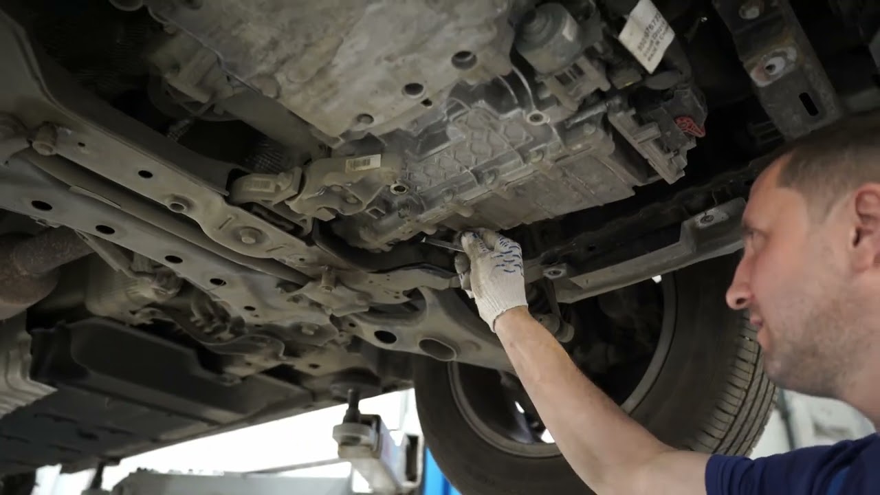 Замена масла в коробке и двигателе Geely Atlas Pro 53.000 км