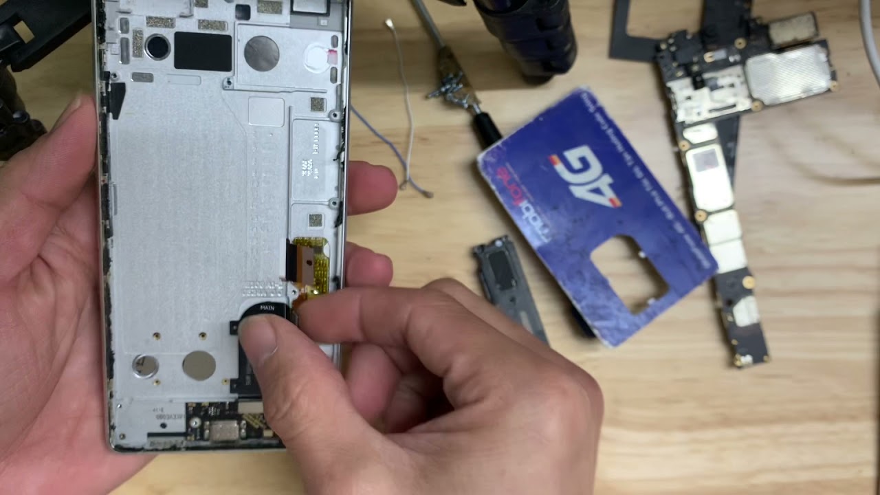 Hướng dẫn tháo lắp BlackBerry Key2 cho anh em.