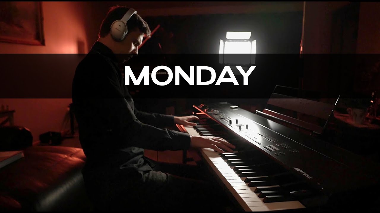 Monday - Ludovico Einaudi -  Piano