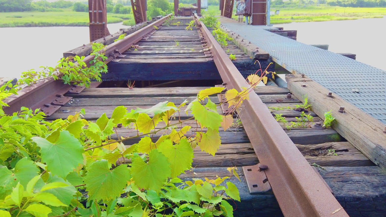 The story of the Cedar Bayou vertical lift bridge in Baytown