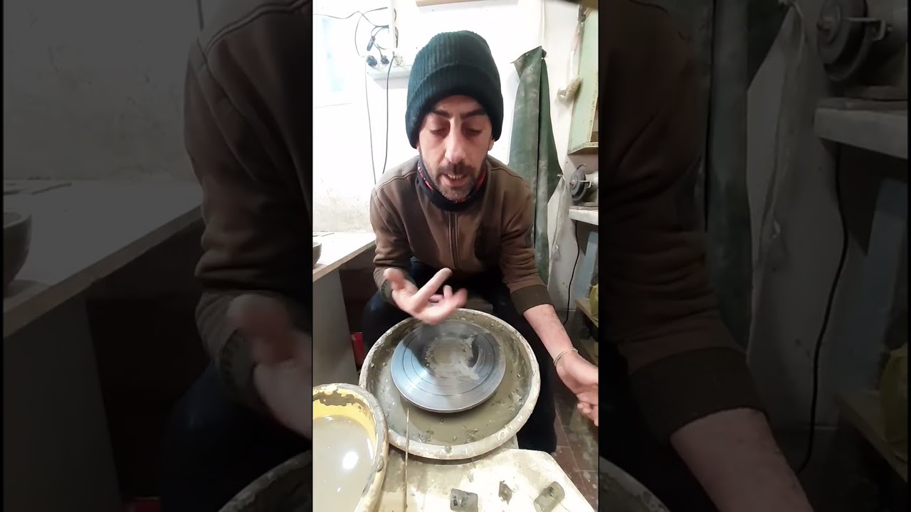 Lezione di ceramica al tornio , come calcolare lo spessore del fondo del vaso .