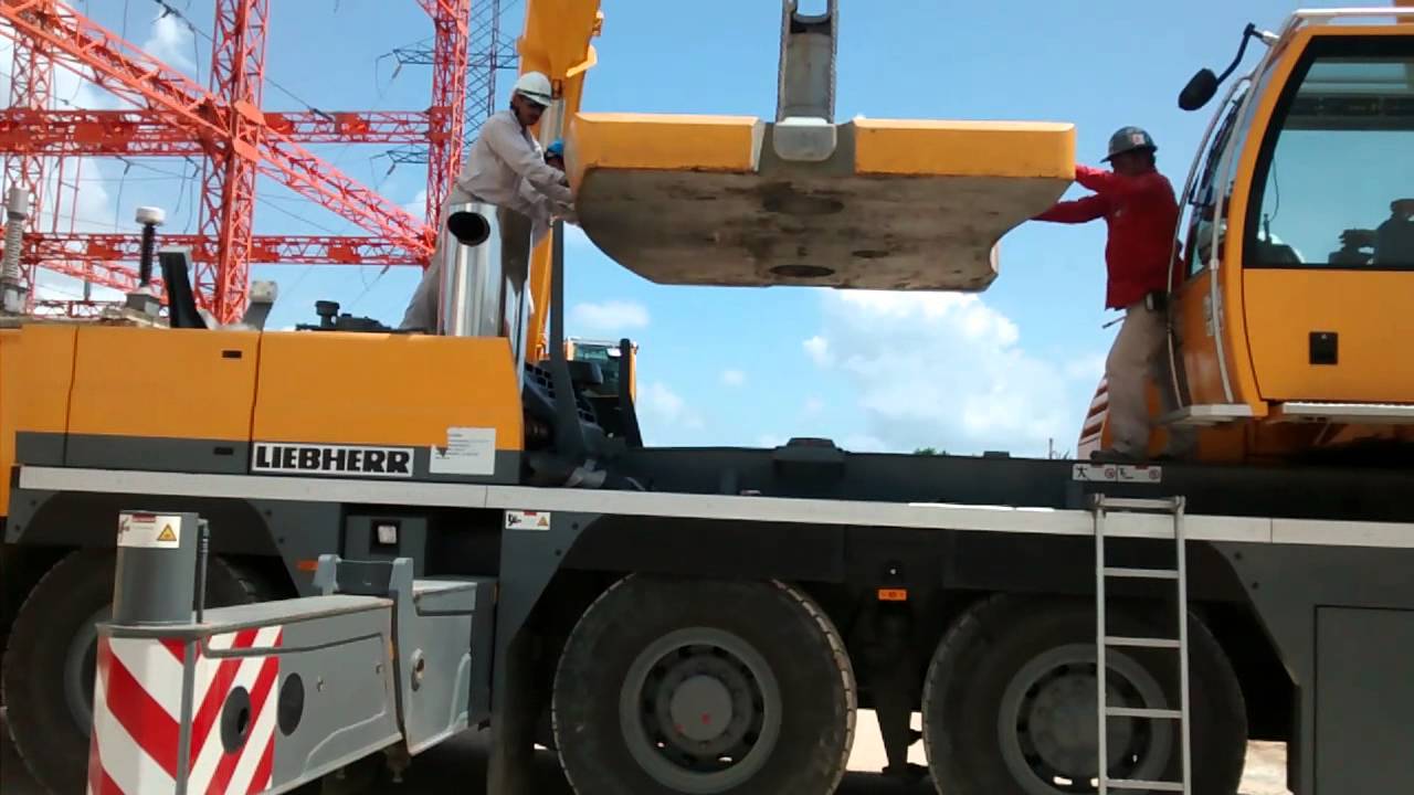 Colocación de contrapeso de grúa 220 toneladas