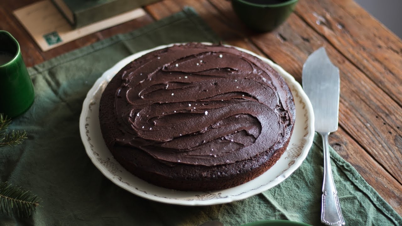 LE gâteau au chocolat le plus facile à faire (ni oeuf, ni lait, ni beurre) | L'Herboriste