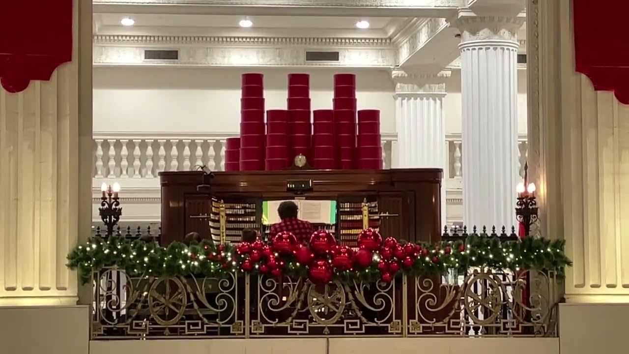 Merry Christmas from the old Wanamaker Department Store Pipe Organ!
