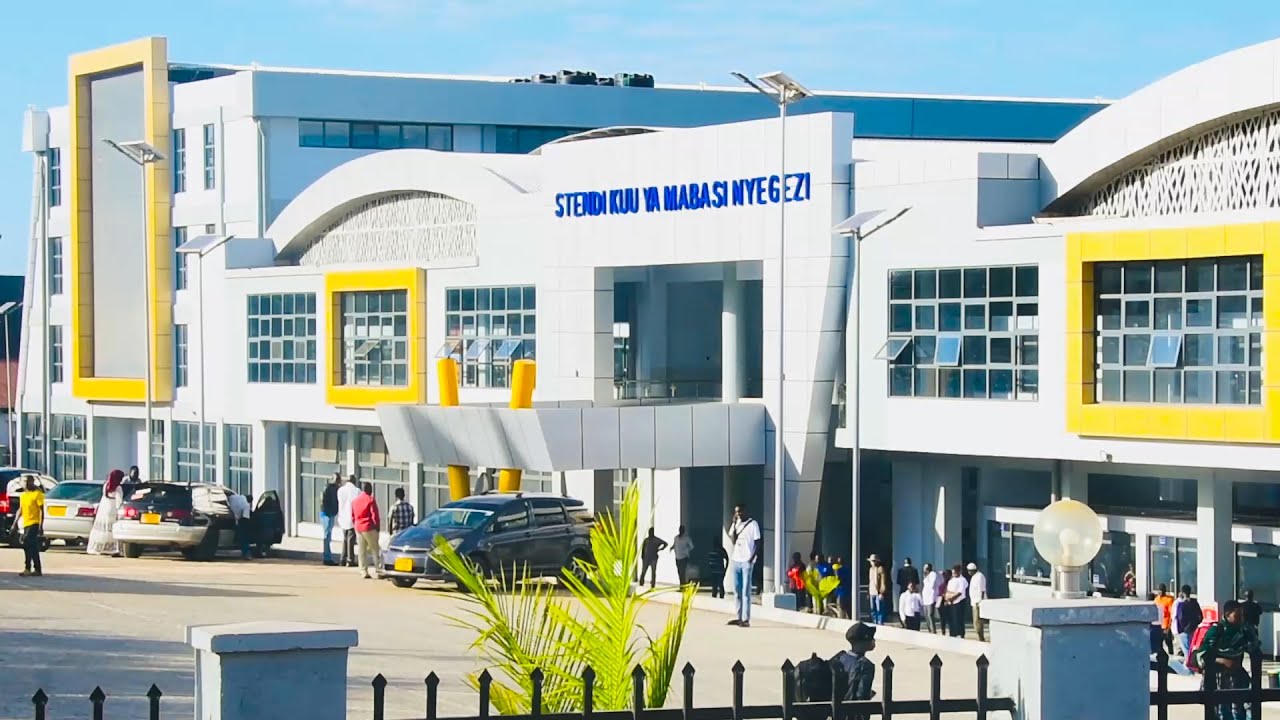 VIDEO: STENDI KUU YA MABASI NYEGEZI YAANZA KAZI, ABIRIA WAFUNGUKA “AIRPORT HAIONI NDANI”
