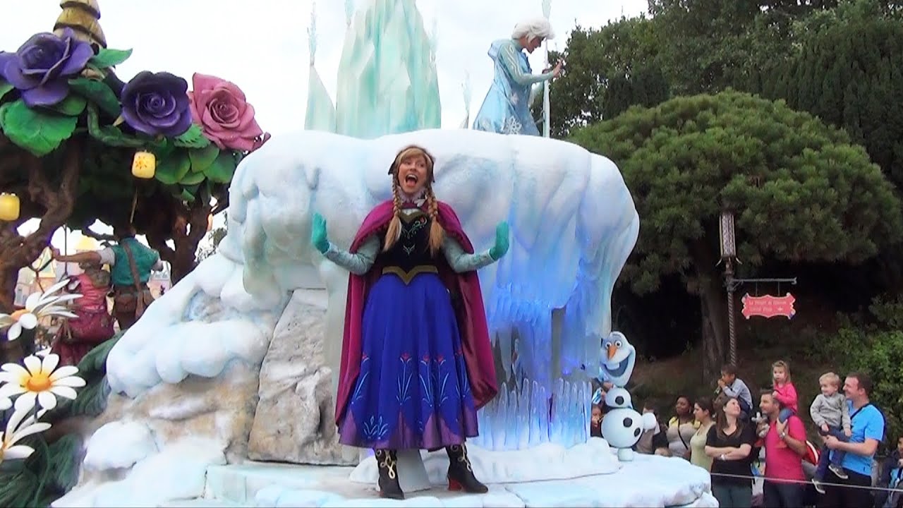 Disney Magic on Parade at Disneyland Paris with Anna, Elsa, Olaf FROZEN, Rapunzel, Sorcerer Mickey