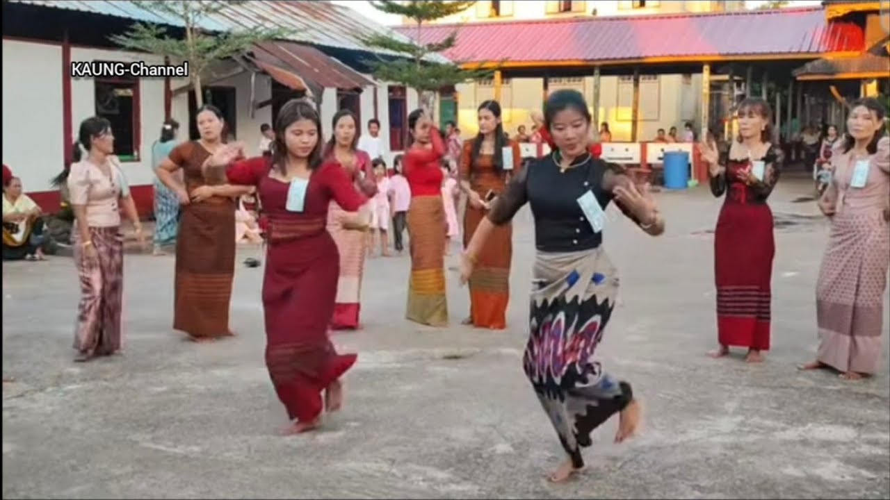သ္ဘင်ထပိုဲဍုင်မန် 😍 မွန်မင်းသမီးတွေရဲ့အက အရမ်းကောင်း😍#youtube #automobile