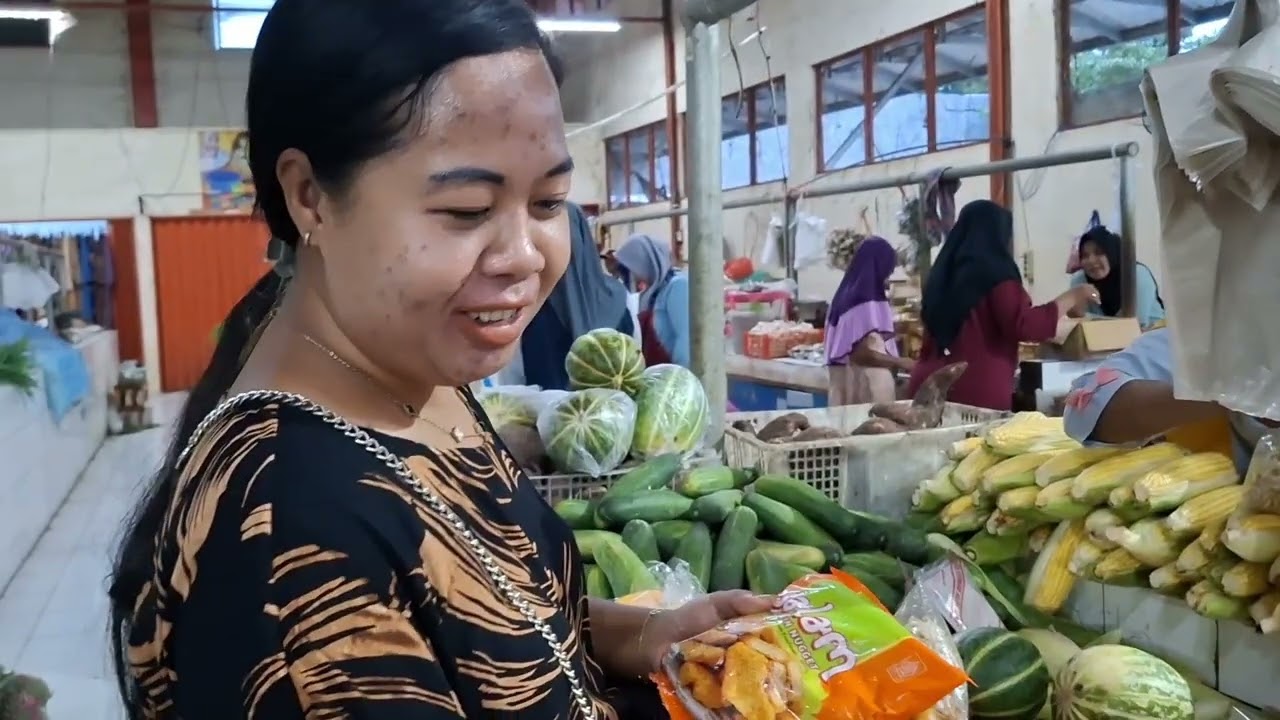 KESERUAN BELANJA DI PASAR KETEMU MBAH KEMI, DODOLANE LARIS LANGSUNG DI BORONG