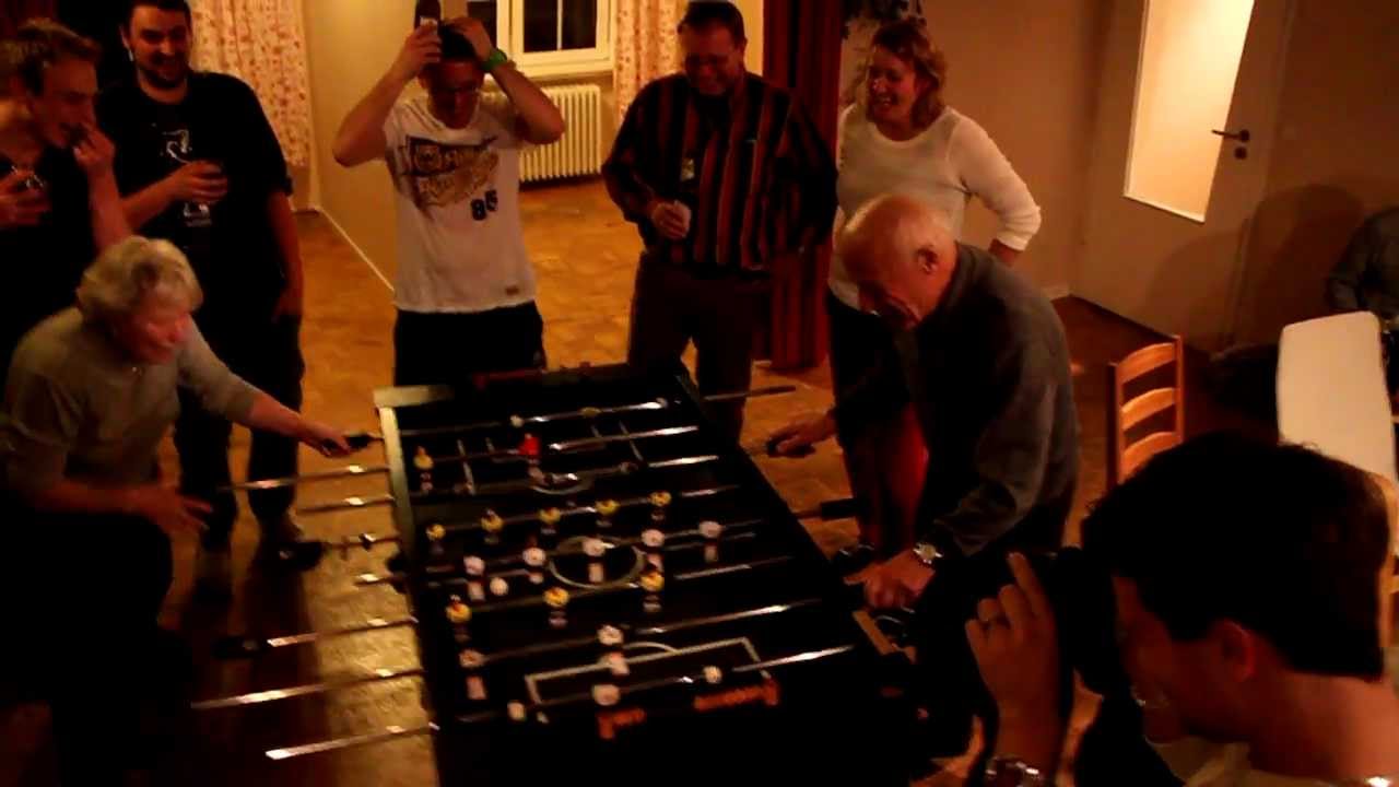 Oma und Opa Kickern - totale Eskalation beim Kickern - 155 Jahre Kickern - Extrem Rentner Kickern