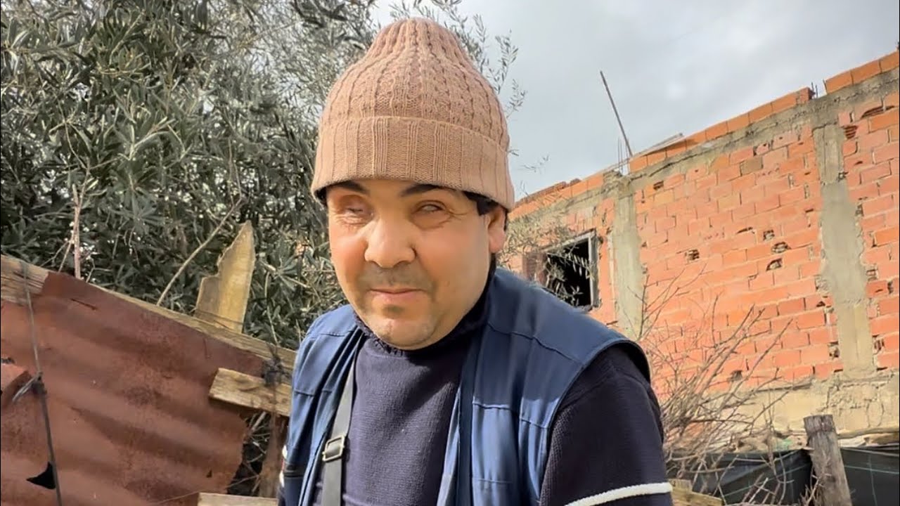 بالصوت والصورة مع صاحب الدجاج : الذي أكل الكلبُ دجاجاتِه  في أزمة الفيضانات بمدينة القصر الكبير