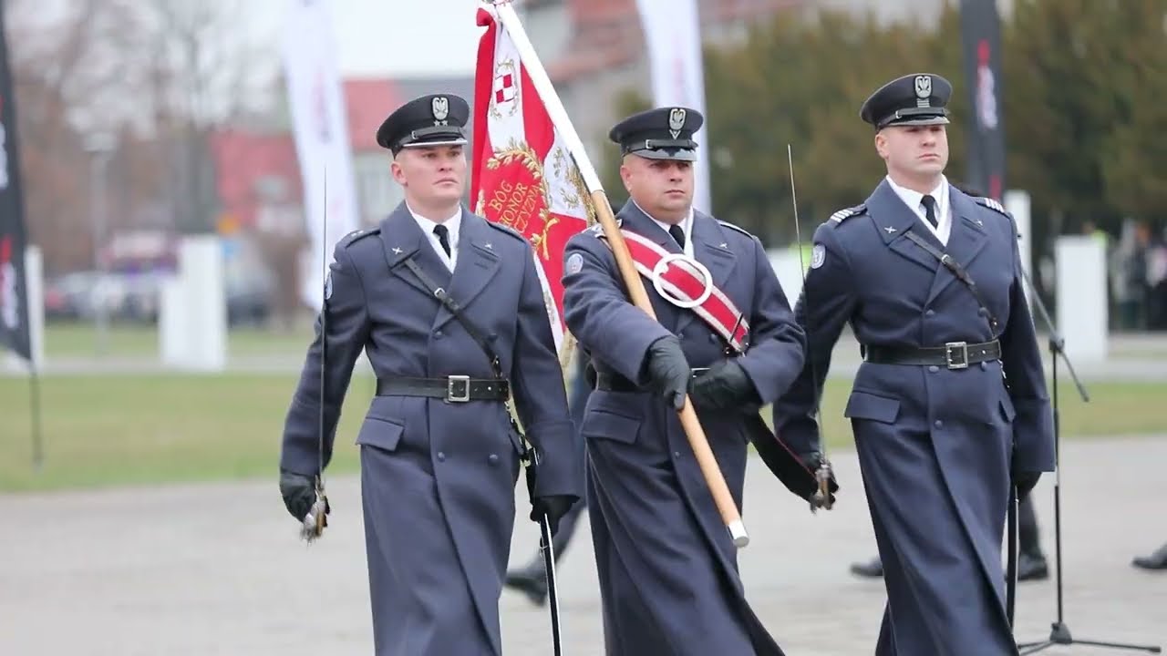 Uroczysta promocja oficerów Lotniczej Akademii Wojskowej