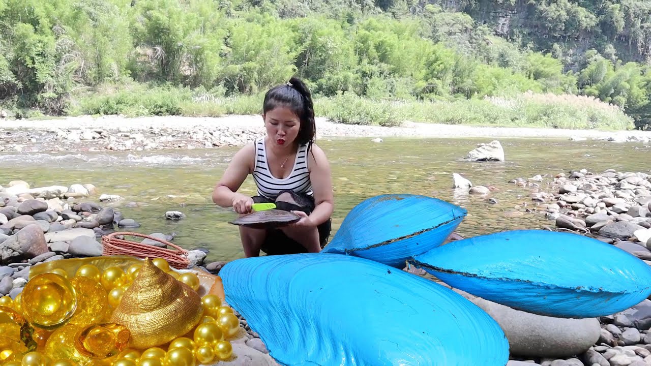 🎁 Wild Wealth Unveiled: Girl's Wilderness Trek Ends with Giant, Gemstone-Laden Mussel Find