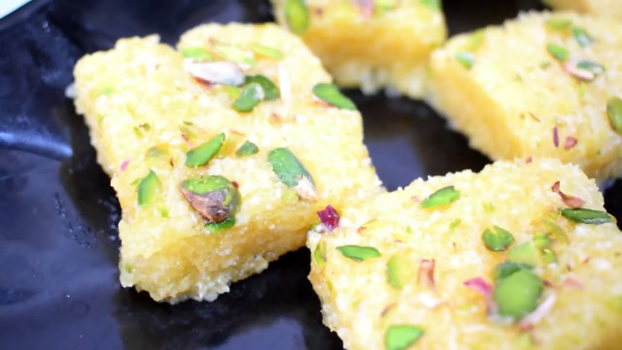 APPLE BURFI | सिर्फ तीन चीजों से बनाये ये उंगलियाँ चाटते रह जायें सेब की बर्फी |Apple Barfi Recipe