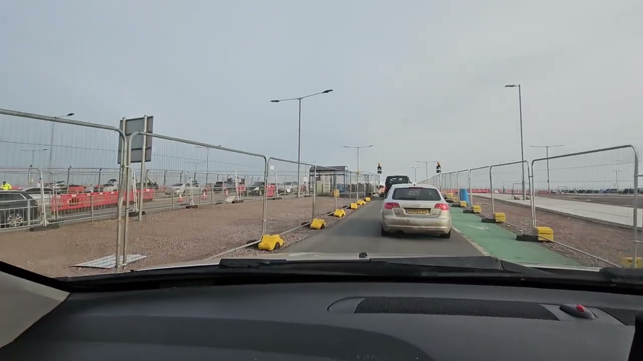 Drop off. și iesire din Luton Airport.