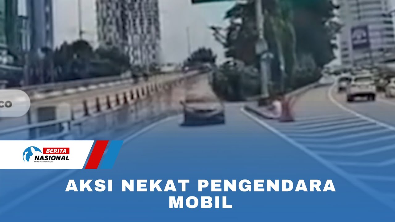 Aksi Nekat Pengendara Mobil