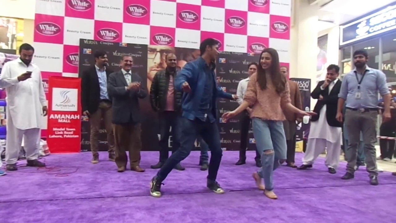 Mahira khan Dancing In Zaalima with Lucky fan