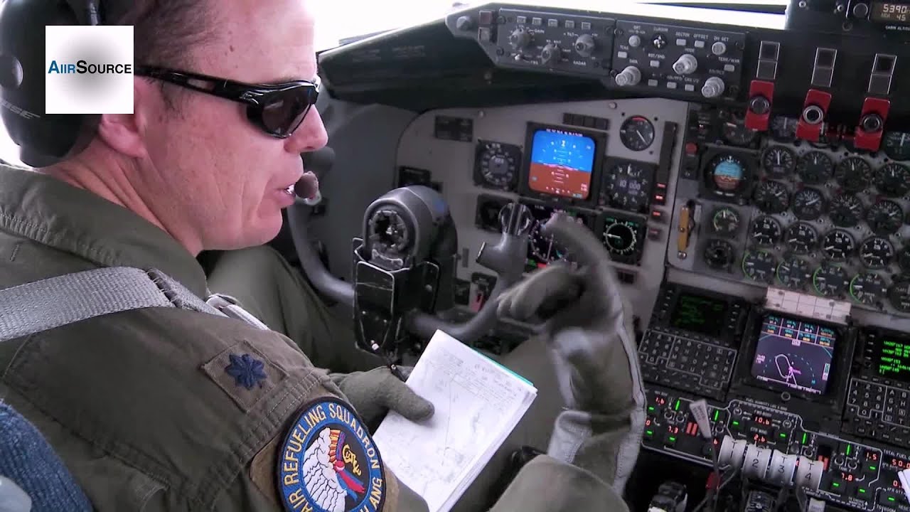 Потрясающий вид из кабины: KC-135 Stratotanker Touch-and-Go на авиабазе Хилл