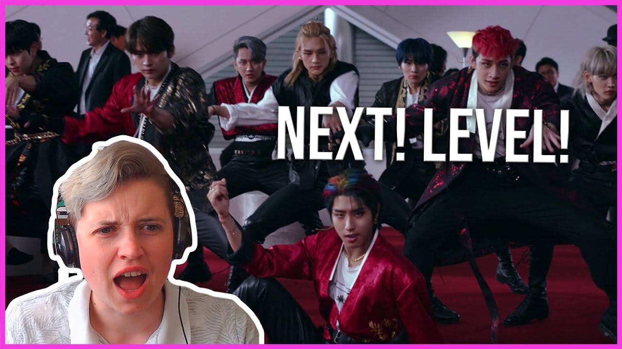 REACTION to STRAY KIDS - BACK DOOR (OFFICIAL MV)