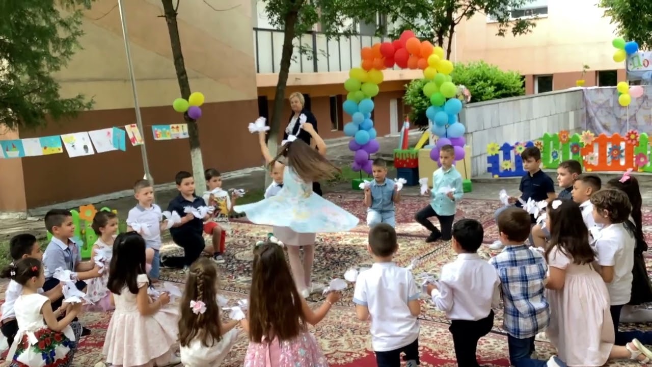 Прощален танц с гълъби  на група 