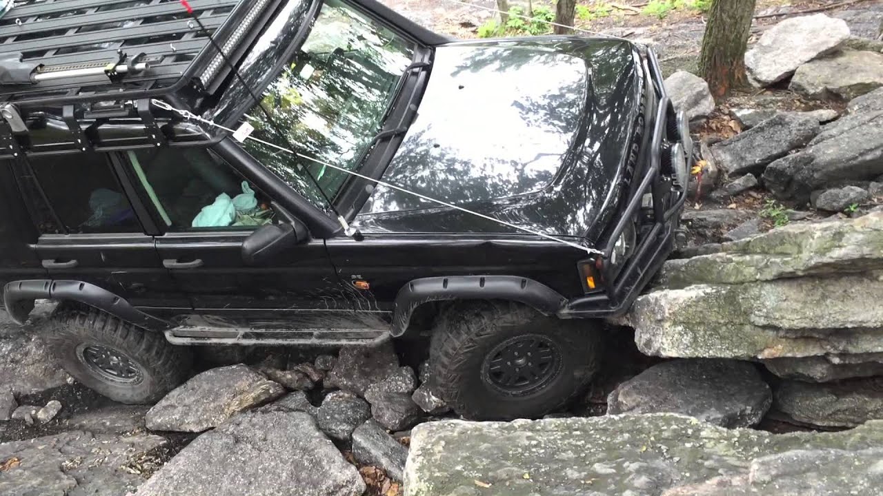 Discovery 2 Extreme Rock Crawl