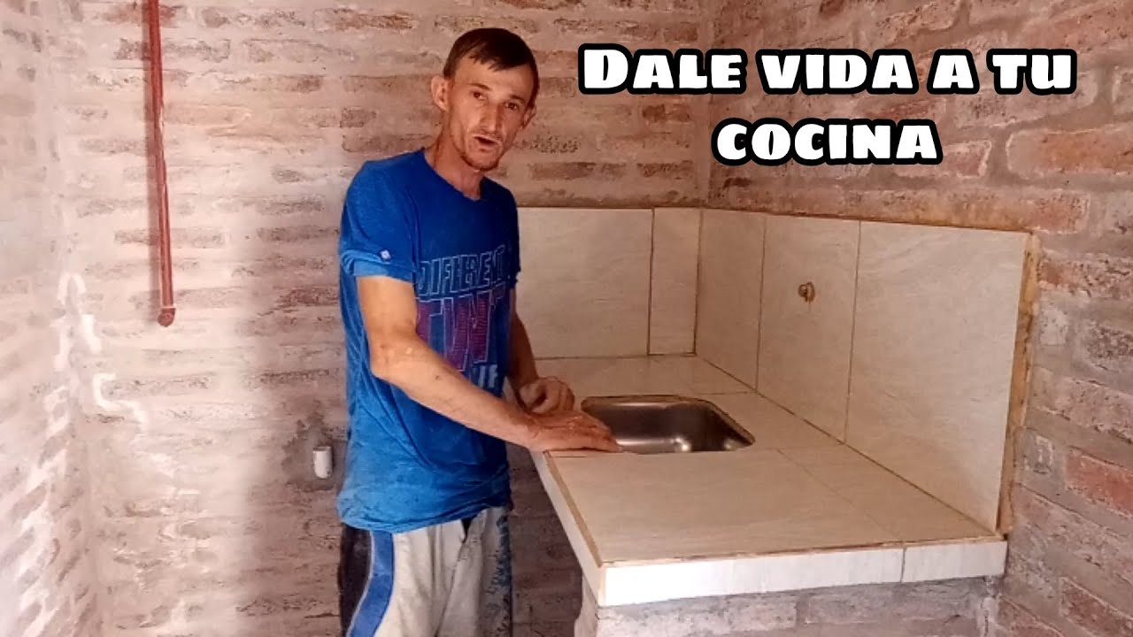 REVESTIMIENTO DE MESADA CON CERÁMICA.