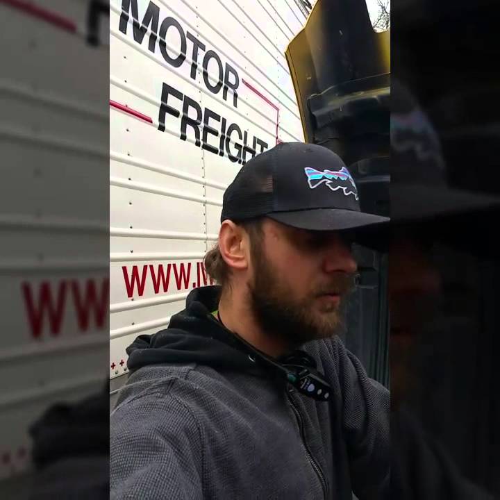 Чистка датчика давления турбины Вольво D13 / Turbo pressure sensor cleaning on Volvo D13 2011