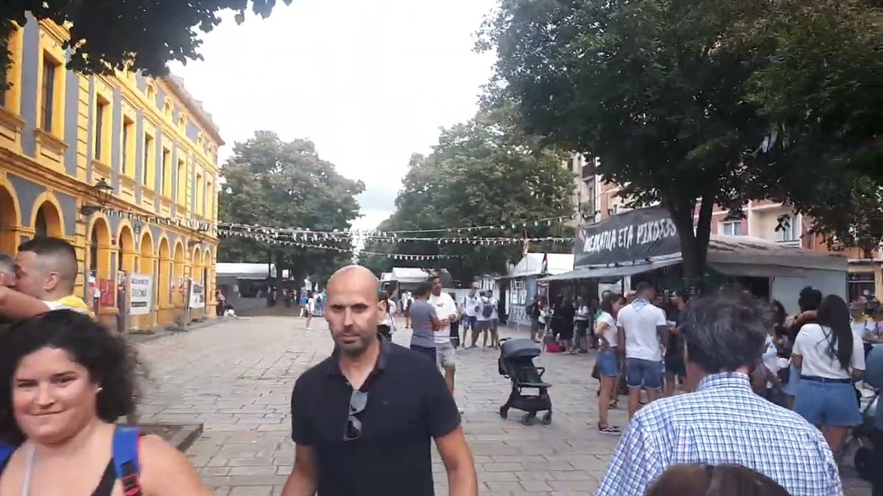 Paseo por las Txosnak en Portugalete Jaiak San Roque 2024