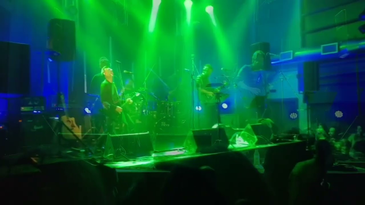 Γιώργος Ρασούλης - Φύγε Μακριά Live στο Cine Studio   (2023)