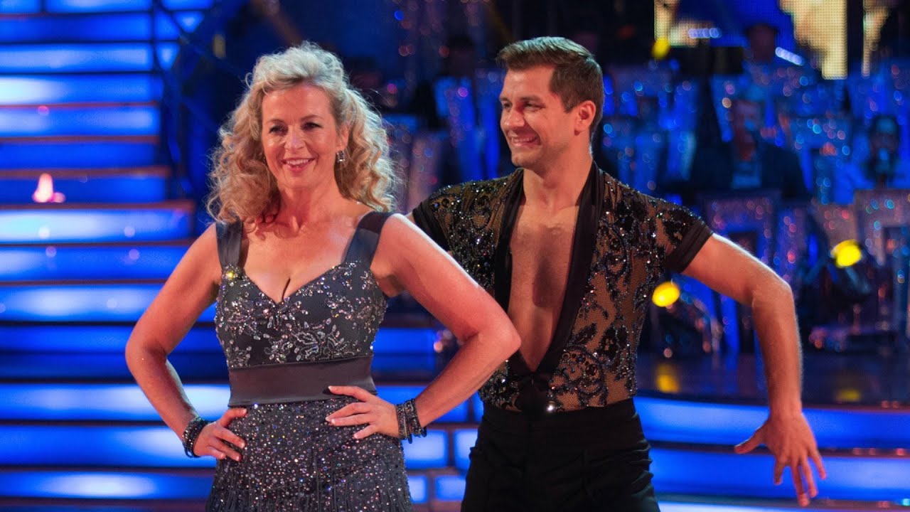 Carol Kirkwood & Pasha Kovalev Cha Cha to 'Thunder In My Heart' - Strictly Come Dancing: 2015