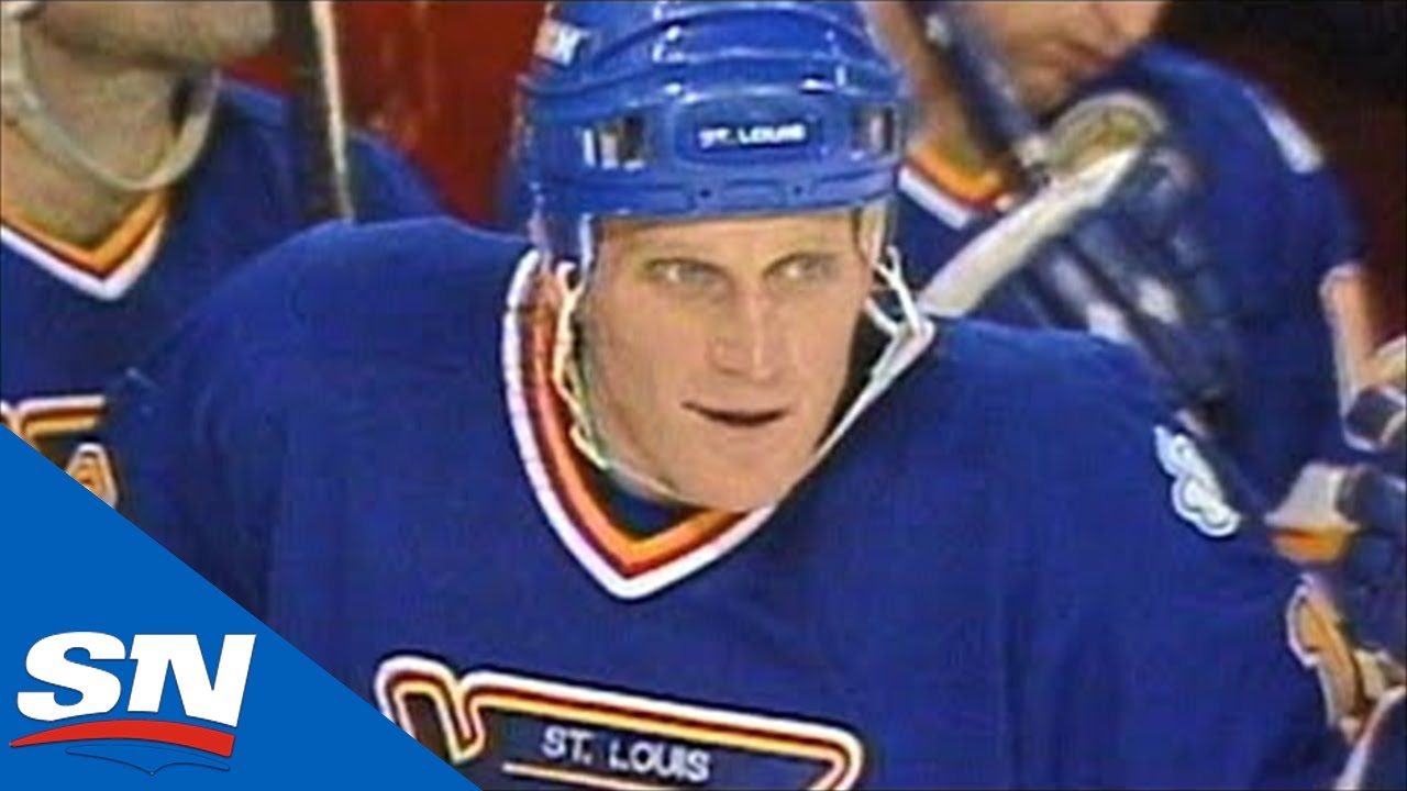 Brett Hull Scores 59th Goal To Break His Dad's Single Season Record | This Day In Hockey History: