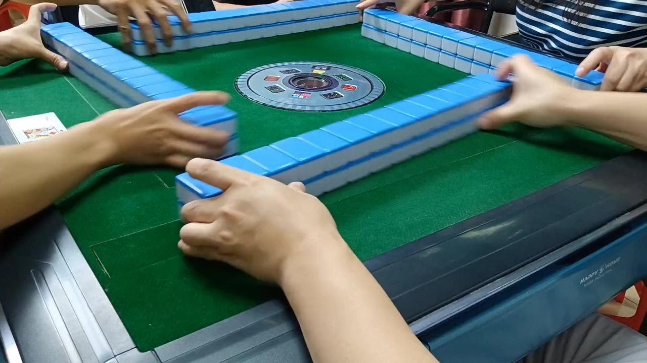 红中麻将不中当全中之人和帅哥，起飞，开杠，自摸宝马