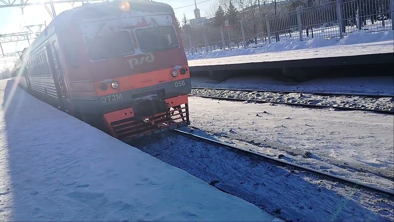 5 февраля Электропоезд ЭТ2М-056 Сообщением Любань-Санкт-Петербург Отправляется с платформы Колпино