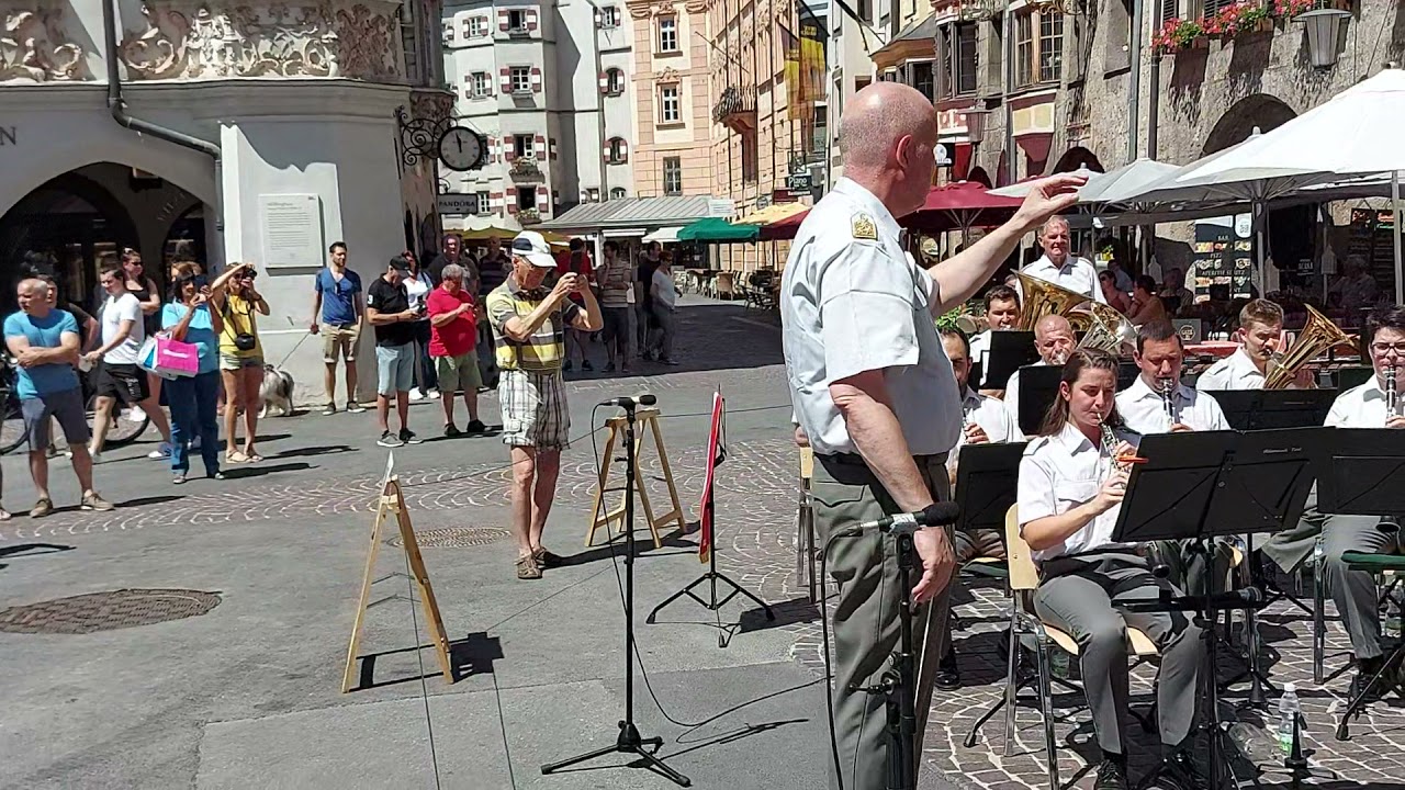 Platzkonzert mit der Militärmusik Tirol beim Goldenen Dachl 23.06.2021
