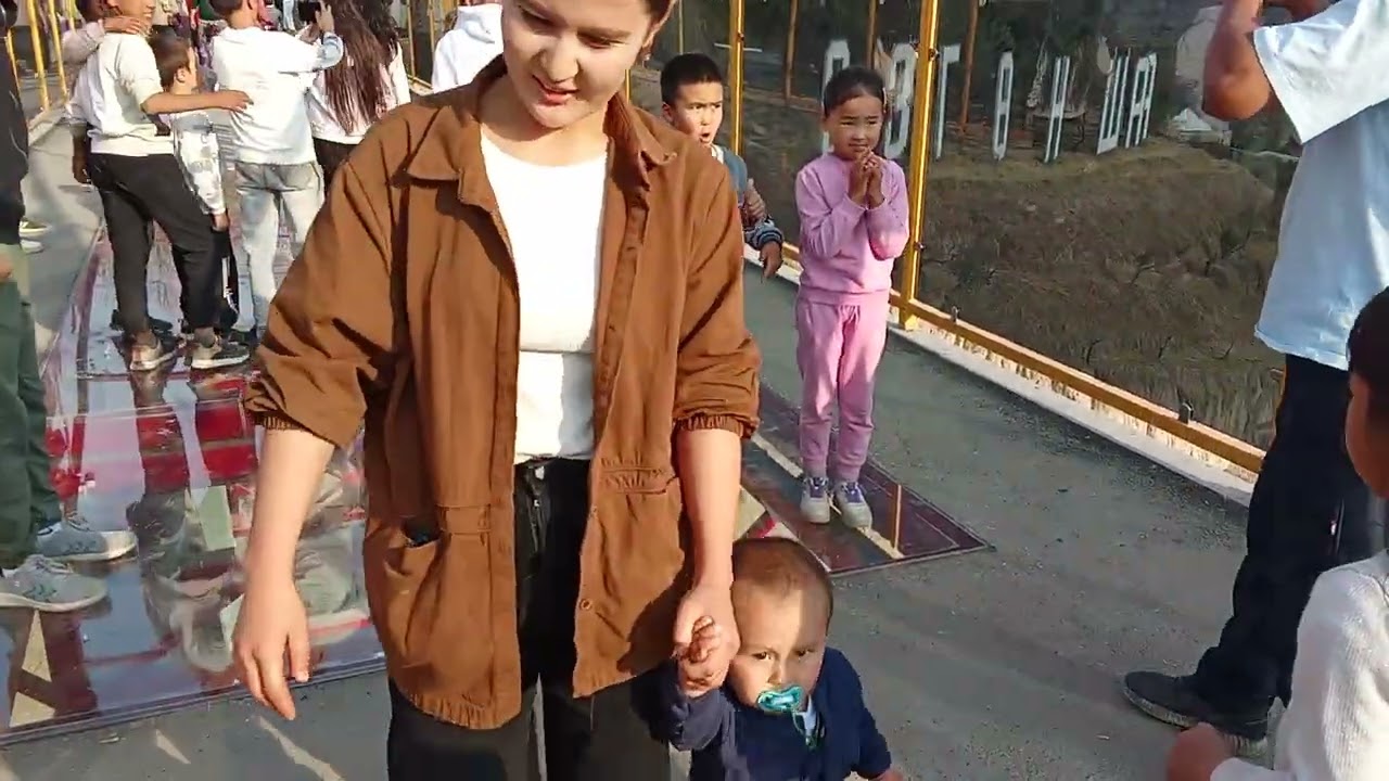 Озгон .Мариям . Элхан .Элмар . Айнек копуро !