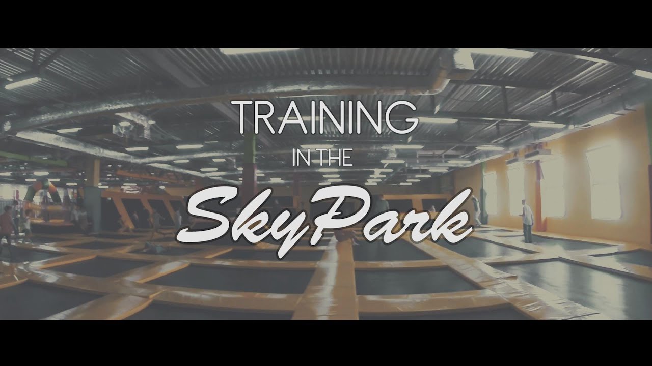 TRAINING IN THE SKYPARK - TRAMPOLINE FLIPS (ПРЫЖКИ И САЛЬТО НА БАТУТАХ В ОДЕССЕ)