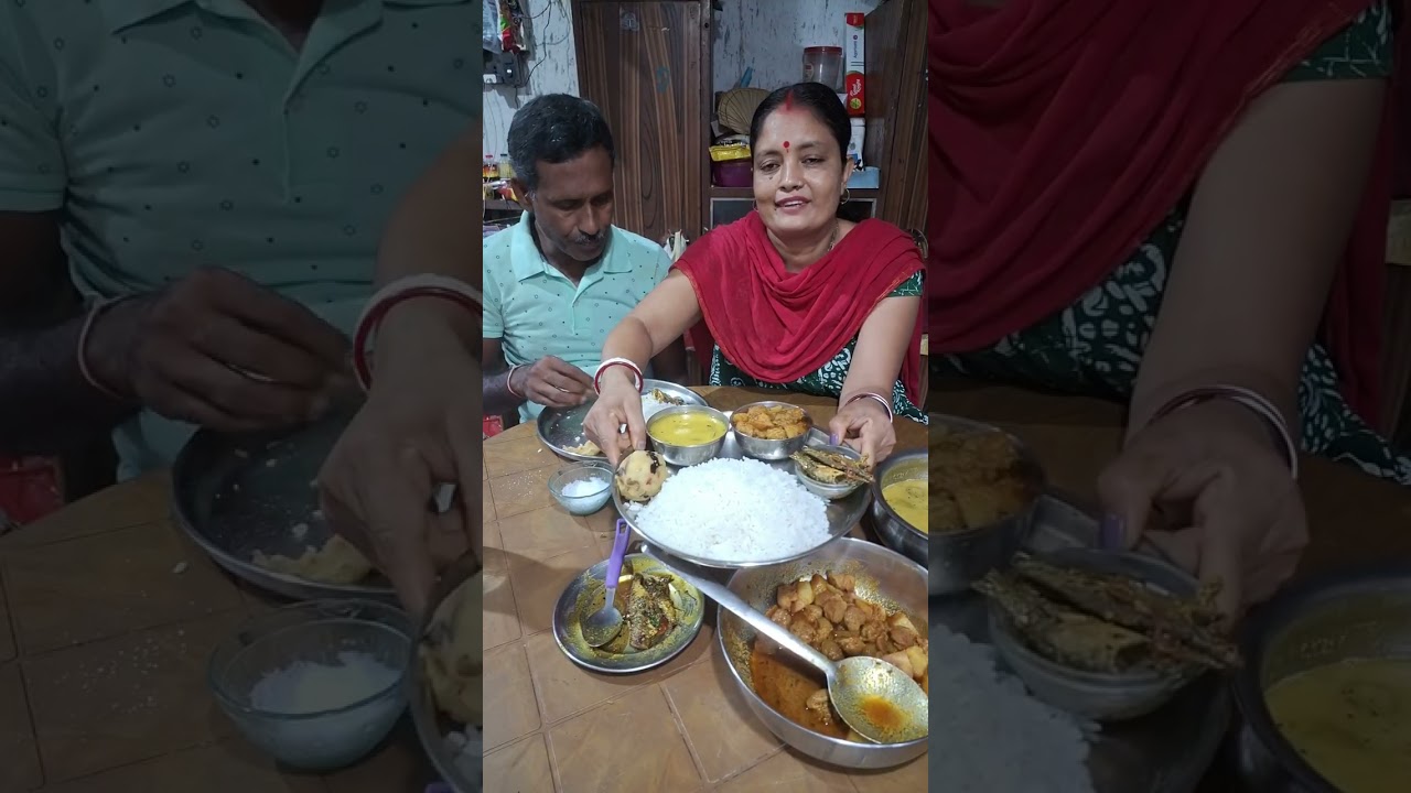 বৃষ্টির আওয়াজ শুনতে শুনতে লাঞ্চ করতে কিন্তু বেশ ভালই লাগে 🙂😋 #lunch