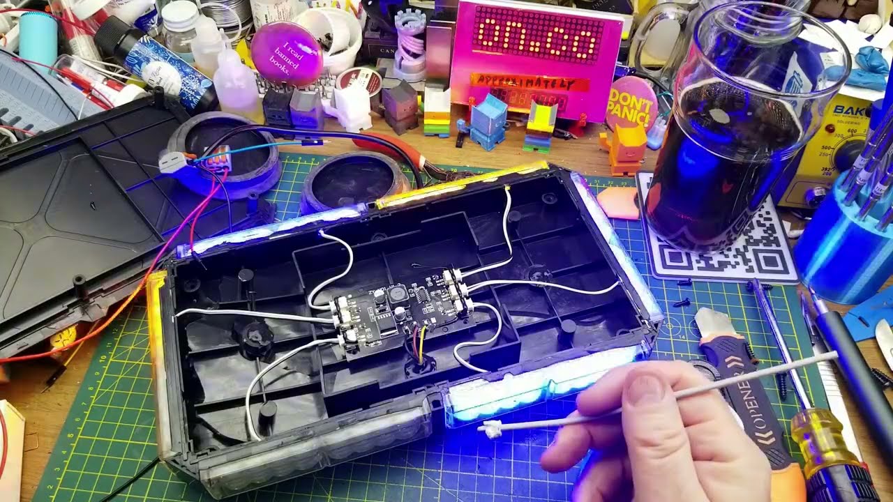 Curiosity teardown: bright blinking lights   (flashing lights warning)
