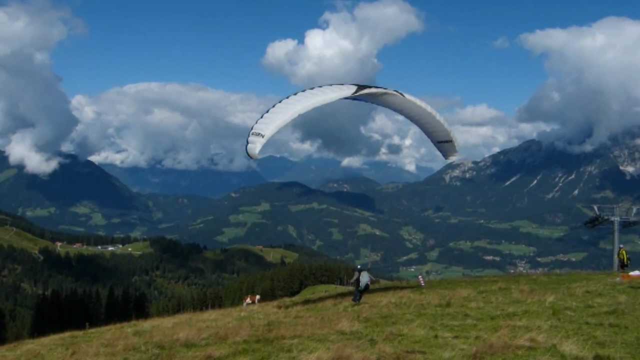 Gleitschirmfliegen in Ellmau Tirol, Start und Landung