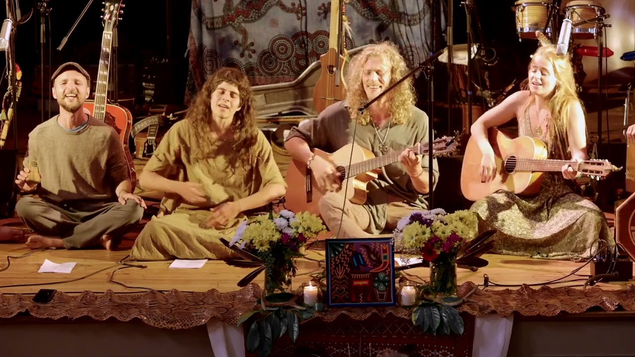 VENHO LA DA FLORESTA (Mapu Huni Kuin & Ixa Hunikuin) by the Münchner Spiri-Bande