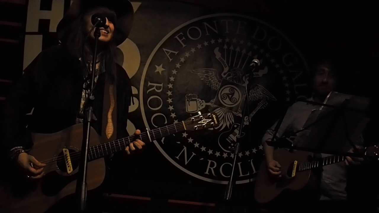 Laura Solla & Carlos Gil - It Hurts (A Fonte do Galo, Cangas, 10/02/17)