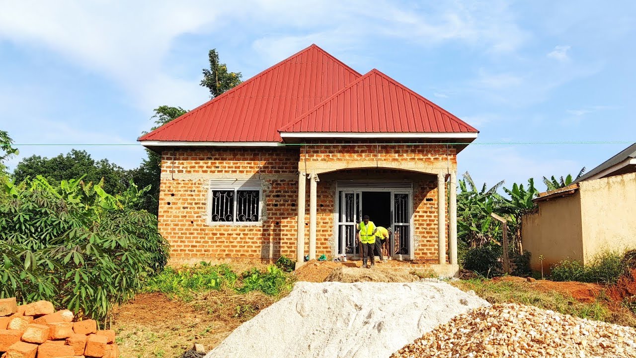 Okuyiwa Enkokoto ya Floor in A 2 BEDROOM HOUSE. KAKIRI