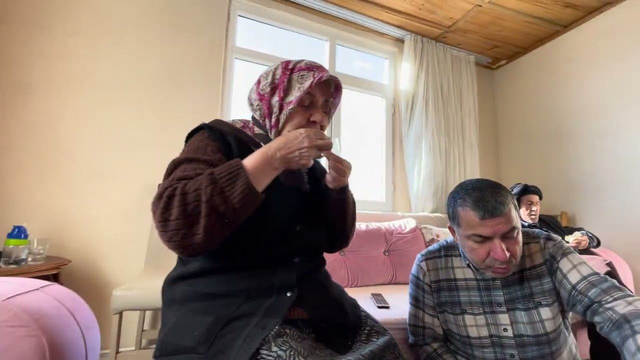 KÖYDEKI 🤗TELAŞEDE HIÇBIR 🤭YERDE YOK KOŞTURMACA😎 SÜREKLI BIR IŞ SÜREKLI😏 YEME IÇME DERDI 🤣🤣